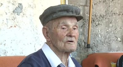 Bez tableta i uz čašicu loze: Neđo Janjić proslavio 100. rođendan