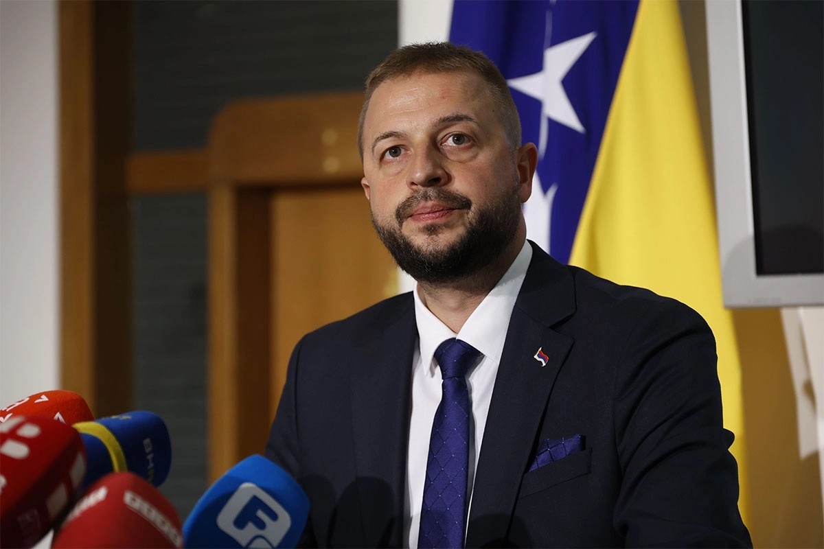 Nešković: Kome treba novih 1.880 službenika na nivou BiH?
