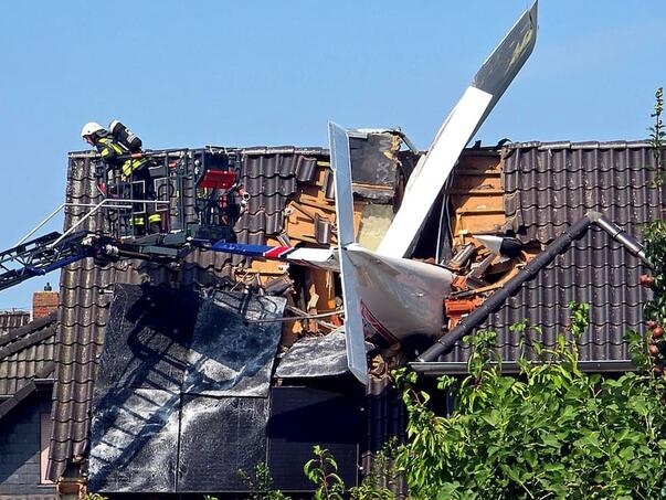 Strašna tragedija: Avion pao na kuću, ima mrtvih!