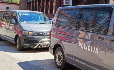 Velika policijska akcija u Tuzli: Pretresi na osam lokacija, uhapšeno osam osoba