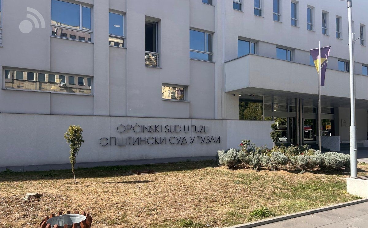 Određen pritvor Tuzlanki zbog sumnje na posjedovanje i promet droge