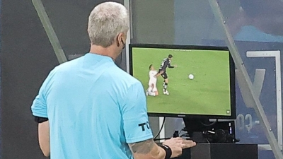 UEFA izdala nove upute o upotrebi VAR-a: Mikroskopske provjere svesti na minimum