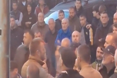 Uzeli pravdu u svoje ruke: Narod sam priveo 17 Vučićevih batinaša, pogledajte šta su im sve pronašli