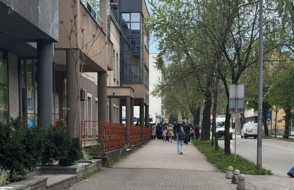 Policiji ZDK stigle email prijetnje usmjerene prema nekoliko škola i institucija, evakuisane najmanje dvije škole u Zenici