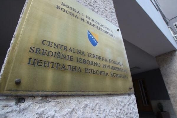 CIK krenuo žestoko pred izbore: Političkim strankama stižu kazne od hiljada maraka