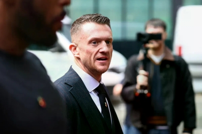 Britanski desničarski aktivista Tommy Robinson proglašen krivim za uznemiravanje dvojice novinara