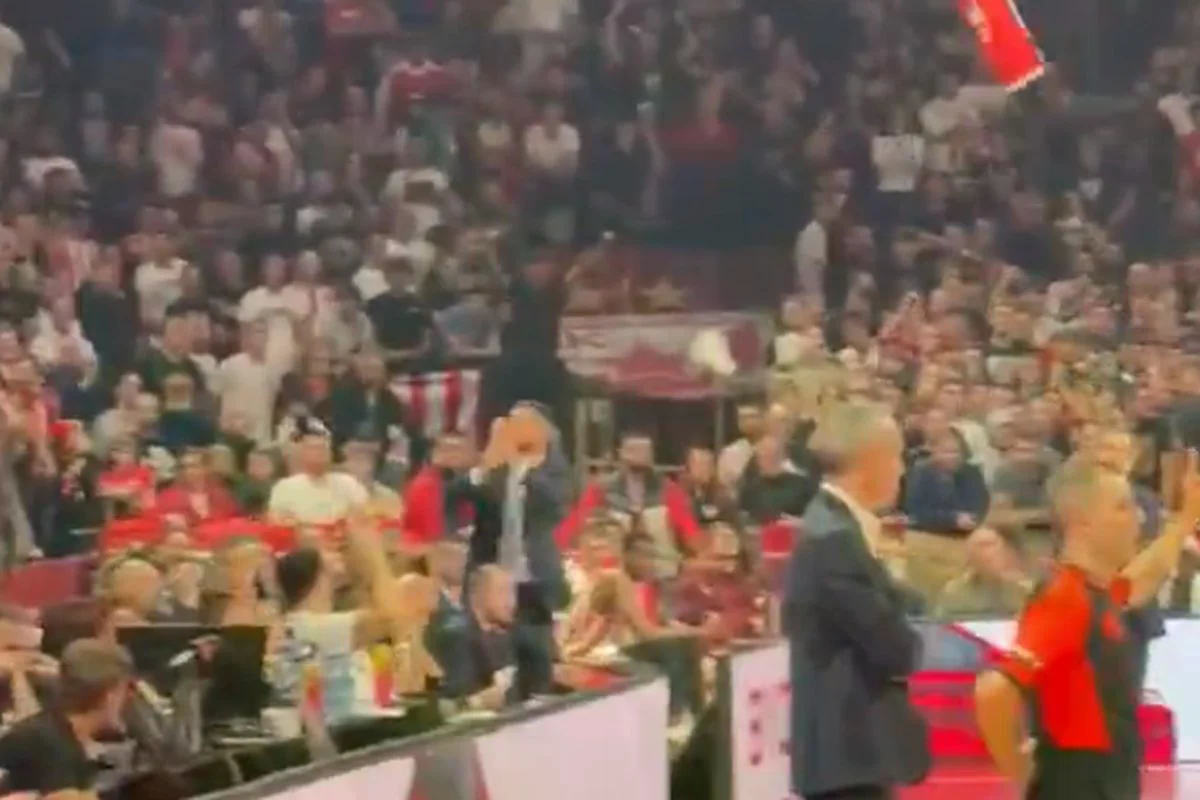 Režim u Srbiji mu uništavao život, svi su mu okrenuli leđa, a onda je sinoć ušao u beogradsku Arenu
