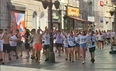 Skandalozan video iz Beograda: Maturanti skandirali Ratku Mladiću