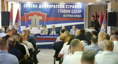 "Срамота је за некога ко је на челу СДС-а да не осуди вандалско паљење српске заставе"