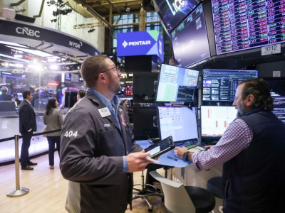 Rekordi i rizici: S&P 500 raste dok Hormuz prijeti skokom nafte iznad 100 dolara