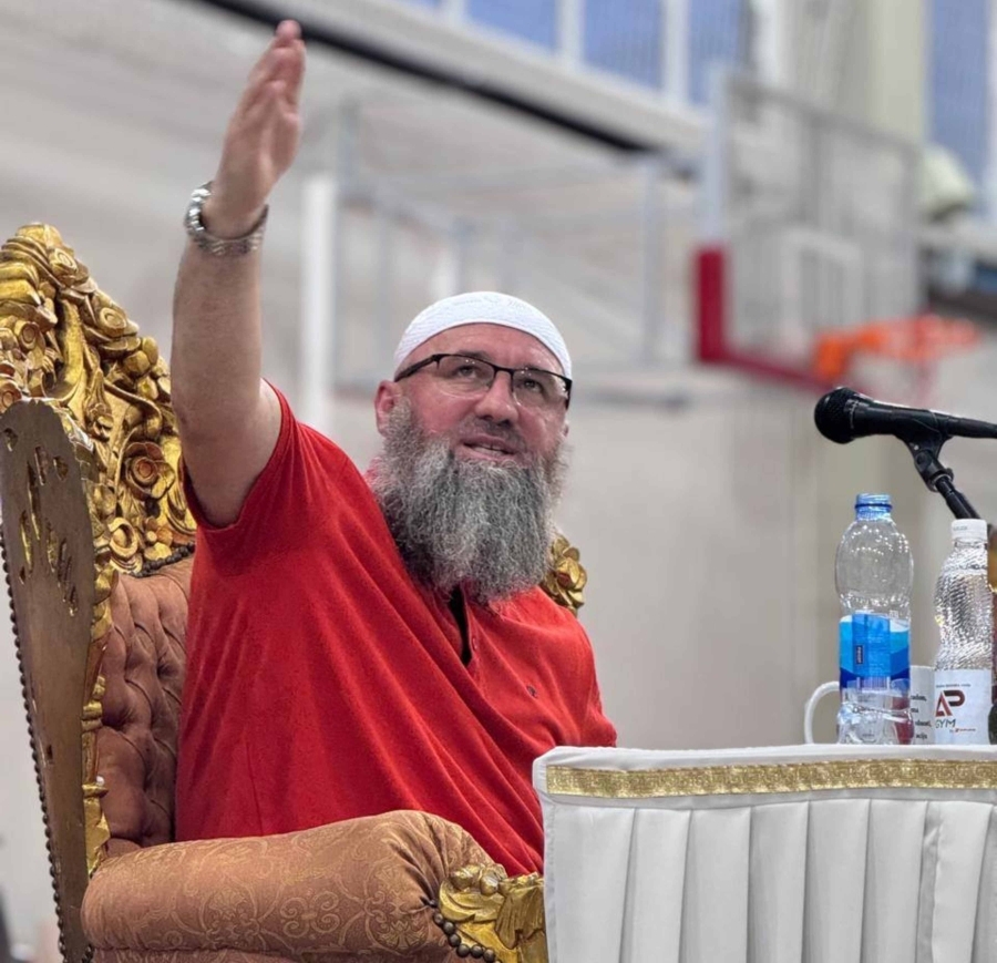 ELVEDIN PEZIĆ KRITIKOVAO VOZAČE KAMIONA: 'Provodite vrijeme u grijehu dok vozeći slušate muziku!'