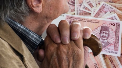 Uvećane penzije na šalterima i bankama: Za puni radni vijek prosjek premašio 1.094 KM