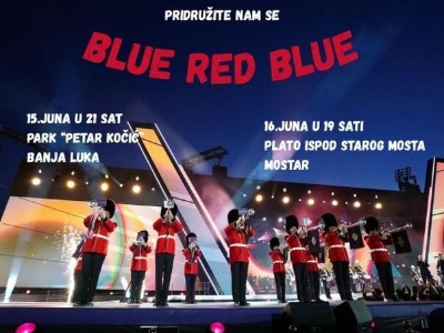 Britanski vojni bend Blue red Blue nastupa ispod Starog mosta
