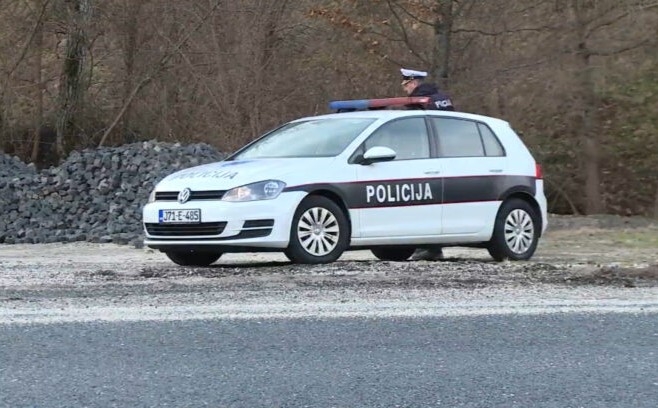 U Mostaru uhapšen muškarac: Iz automobila izbacio 13 paketića droge, policiji predao još marihuane