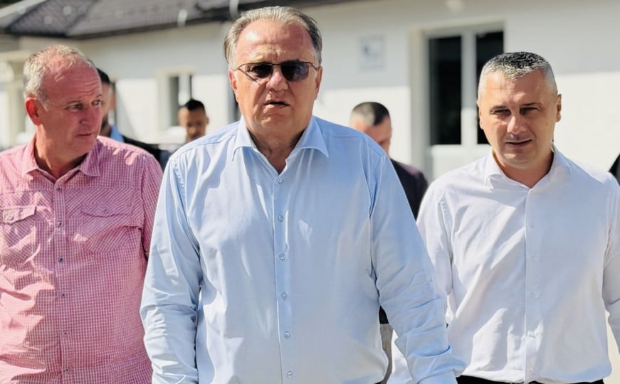 Nikšić i Dizdar u posjeti Srebrenici: "Preživjele žrtve genocida nisu same"