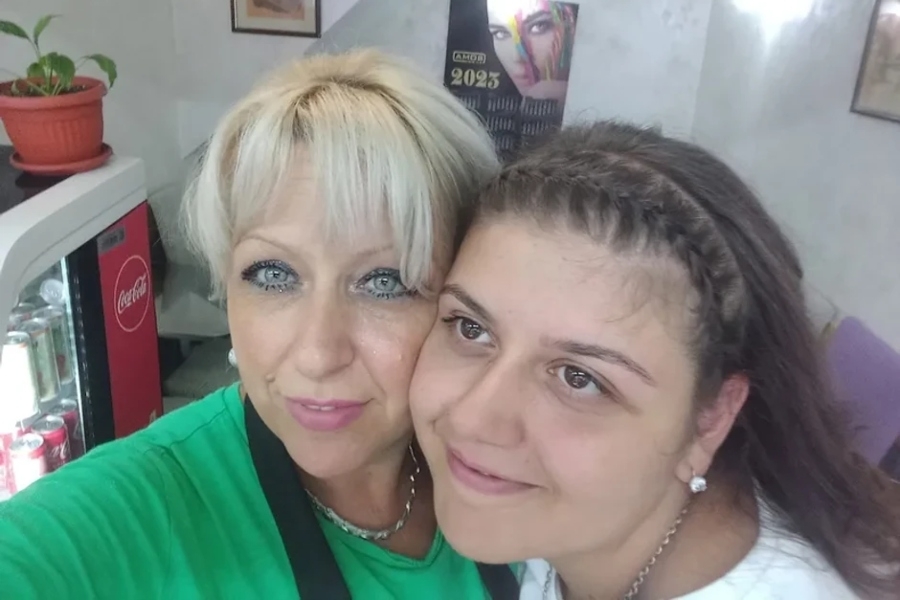IMALE GLAVOBOLJE I MUČNINE, A ONDA ZAJEDNO UMRLE: Preokret u slučaju smrti majke i kćerke na ljetovanju u Crnoj Gori? Tužilaštvo naredilo HITNU OBDUKCIJU