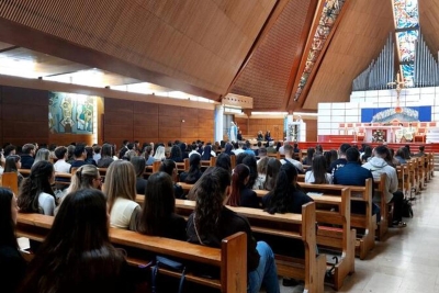 Biskup Palić studentima u Mostaru: „Bilo bi premalo napustiti Sveučilište samo s diplomom“