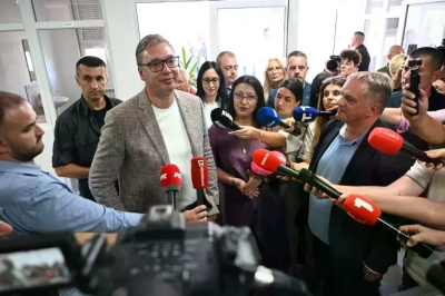 “Znao je da je gotov” Oglasio se član biračkog odbora koji je Vučiću uz osmijeh dao glasački listić