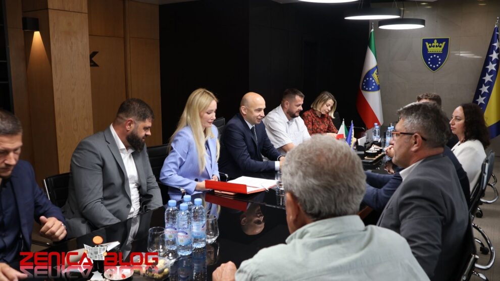 VIDEO+FOTO: Zdravstvenim radnicima u ZDK uvećane plaće za više od šest posto novim kolektivnim ugovorom
