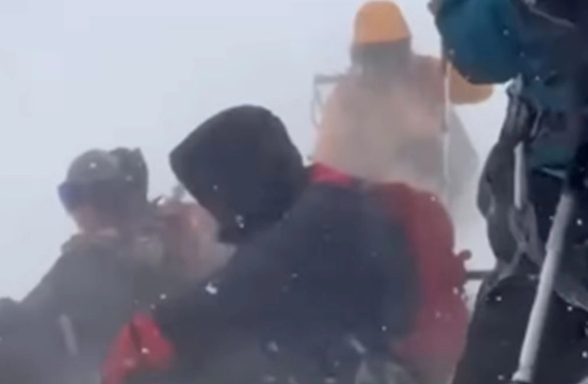 (UZNEMIRUJUĆI VIDEO) Pojavio se snimak sa Elbrusa: Ovako je izgledala evakuacija tijela dvojice zeničkih planinara
