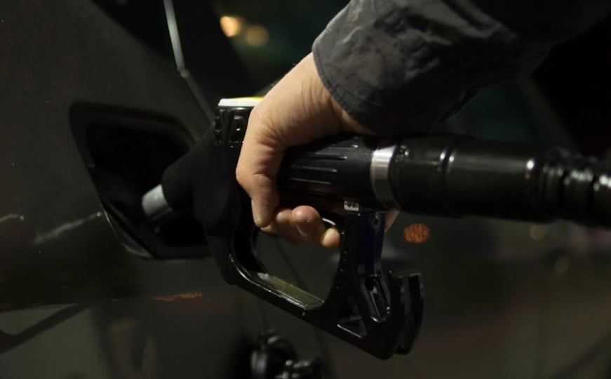 Zašto automobil odjednom počne trošiti više goriva? Problem možete riješiti vrlo jeftino