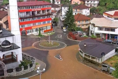 Katastrofalno nevrijeme pogodilo BiH: Rijeke na ulicama, krenula klizišta, voda šiklja iz objekata