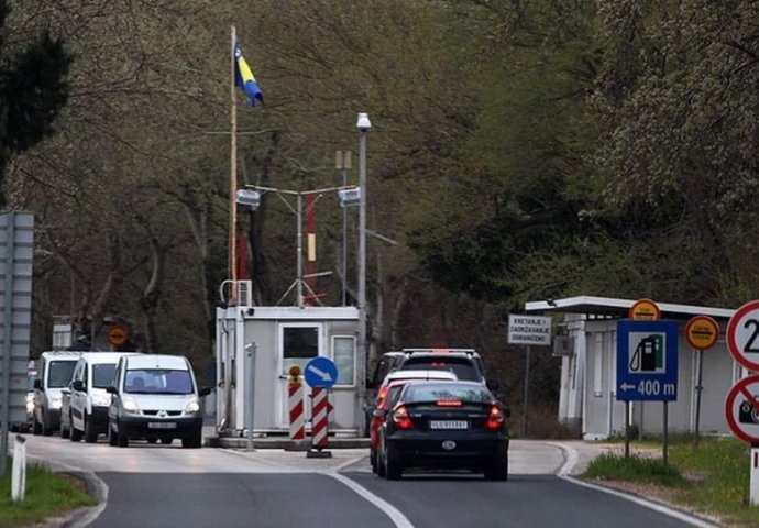 Upozorenje za vozače: Kolone prema jugu BiH i duga čekanja na granicama