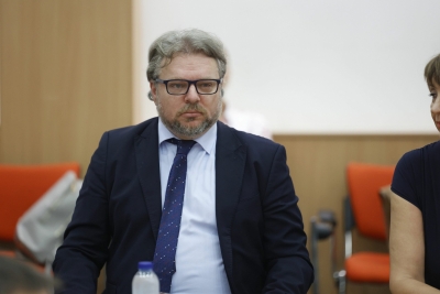 (FOTO) Malo skener, malo ručno brojanje: Član CIK BiH otkrio da će se REZULTATI GLASANJA porediti i zatim donositi "adekvatne odluke"