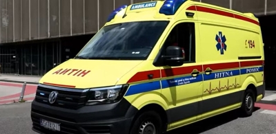 Počeo se tresti nedaleko od ulaza u kafić, a onda se srušio na tlo: Mladić (21) preminuo ispred ugostiteljskog objekta