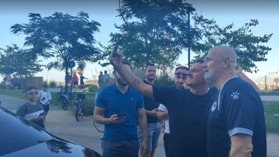 Zmajeve pred hotelom u Riminiju dočekali navijači: Barbarez rado pozirao s njima
