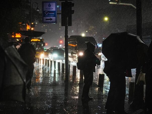 Tragedija u Istanbulu: Dječak poginuo od strujnog udara u poplavama