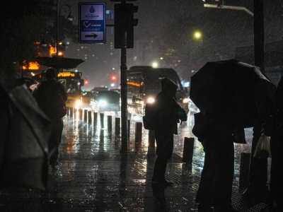 Tragedija u Istanbulu: Dječak poginuo od strujnog udara u poplavama