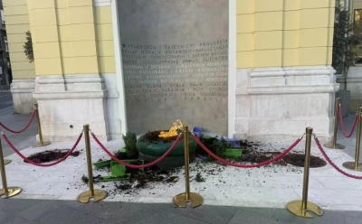 Vandalizam u centru Sarajeva: Nepoznate osobe uništile prostor oko Vječne vatre