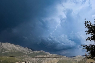 Grmljavinsko nevrijeme napravilo haos u komšiluku: Udar munje uzrokovao više požara (VIDEO)