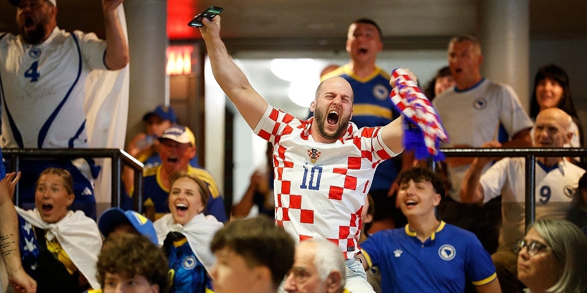 Navijač u dresu Hrvatske oduševljeno proslavio gol Jove Lukića protiv Kanade