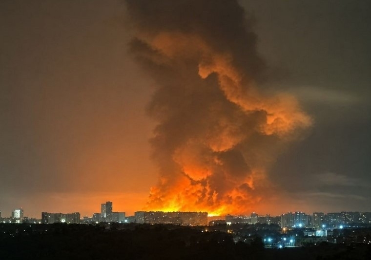 Vatrena stihija guta dijelove Kijeva, najmanje 14 mrtvih nakon žestokog ruskog napada