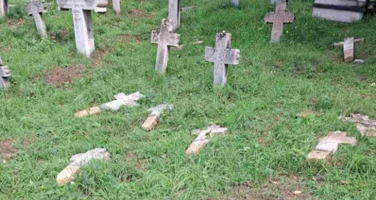 U selu Pečuj pored Zenice porušeno 60 krstova i spomenika (FOTO)