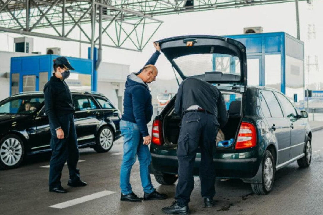 Dvojica carinika optužena zbog propuštanja neprijavljene robe