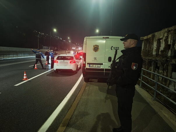 MUP KS uhapsio dvojicu muškaraca: Oduzeti pištolj, speed i marihuana