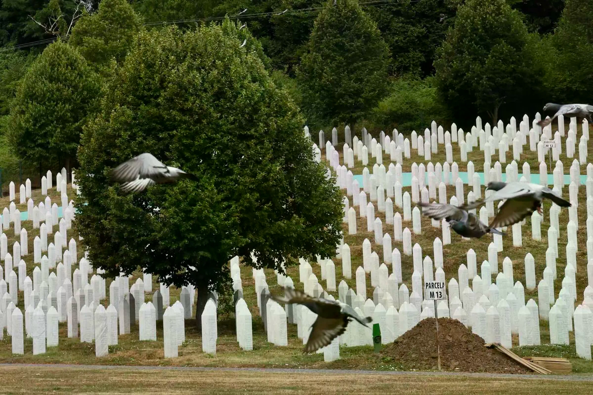 MI SMO OVDJE: Ujedinjeno Kraljevstvo ujedinjeno u sjećanju na genocid u Srebrenici