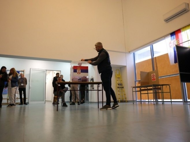 RIK: Izlaznost na izborima u Srbiji do 16 časova 56,38 odsto (VIDEO)