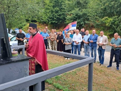 Na Crnom vrhu kod Zvornika obilježeno 34 godine od ubistva 11 pripadnika VRS (FOTO)
