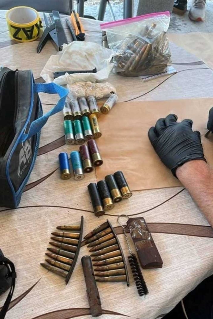 Velika akcija u BiH: Uhapšeno 13 osoba, oduzet arsenal oružja (Foto)