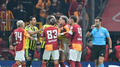 Varnice planule između igrača: Žestok sukob obilježio derbi u Istanbulu VIDEO