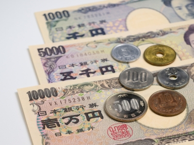 Japan troši rekordne iznose, ali jen i dalje gubi bitku
