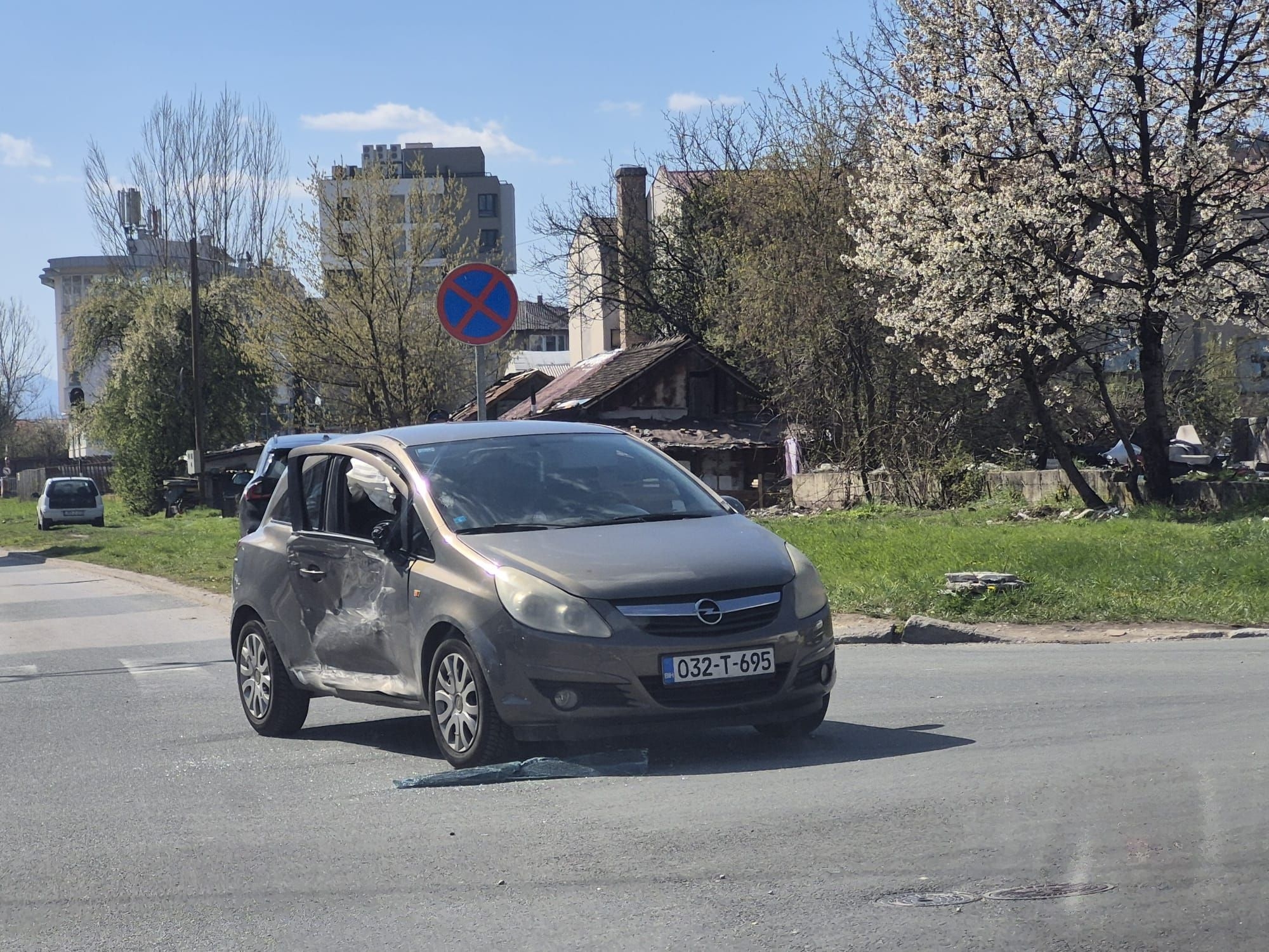 Nesreća na Otoci: Sudarila se dva vozila, jedna osoba povrijeđena