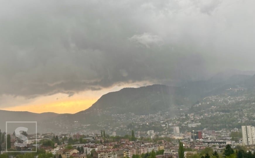 Nevrijeme stiglo i u Sarajevo: Tamni oblaci donijeli naglu promjenu vremena