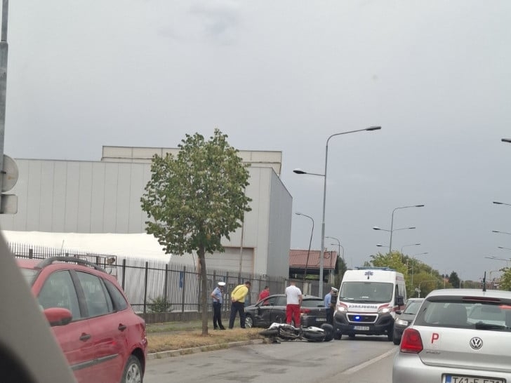 Saobraćajna nezgoda u Banjaluci: Hitna pomoć na terenu, kolaps u saobraćaju