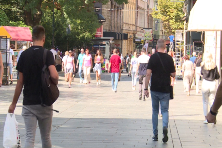 PORAŽAVAJUĆI PODACI: Država tone dok preko 70 posto mladih planira život isključivo izvan granica BiH