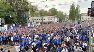 Video / Gelzenkirhen u euforiji: Hiljade navijača pred Šalkeov meč okupirale grad
